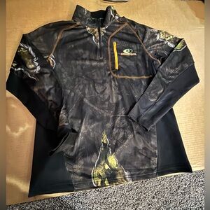 Quarter zip Mossy Oak Black and Green Camo Top